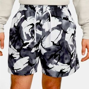 NWOT NIKE SHORTS SIZE M